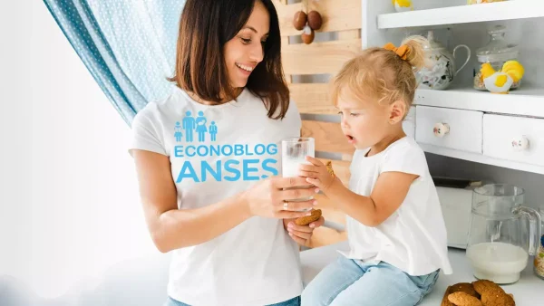 Madre de la AUH con remera de Anses