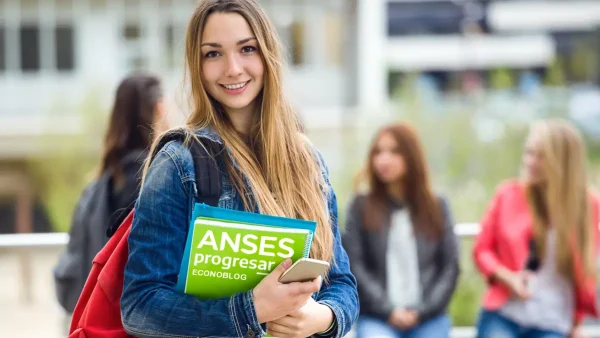 Estudiante feliz de Progresar