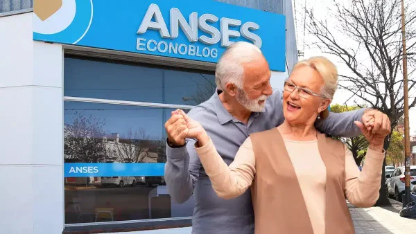 Jubilados en oficina de Anses