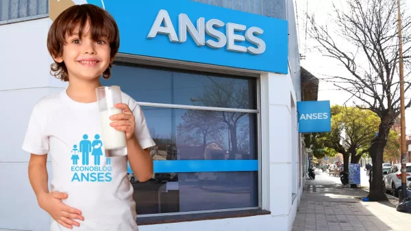 Niño de la Anses tomando leche en la oficina de Anses