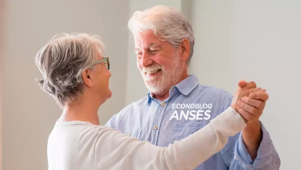 Jubilados de Anses bailando