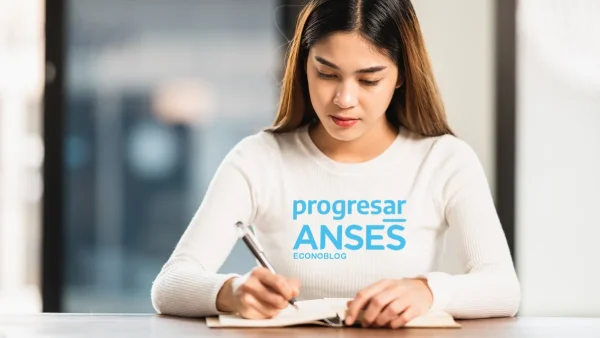 Estudiante de Progresar con remera de Anses