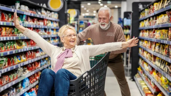 Jubilados de Anses en el supermercado