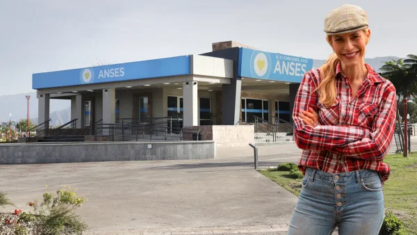 Trabajadora rural en oficina de Anses