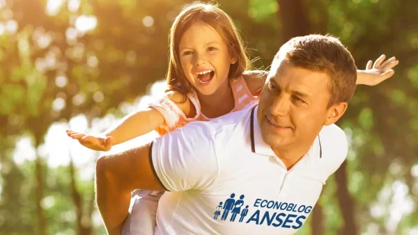 Padre de la AUH con remera de Anses