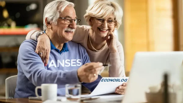 Jubilados de la Anses leyendo
