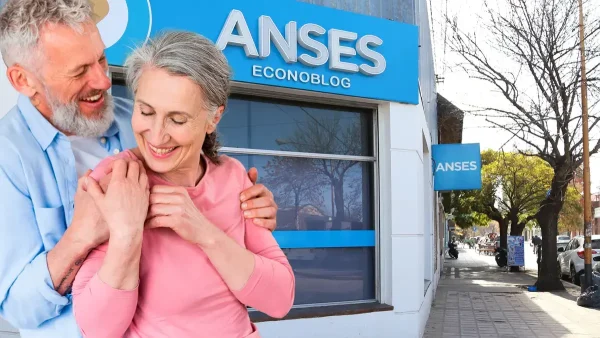 Jubilados contentos en oficina de la Anses