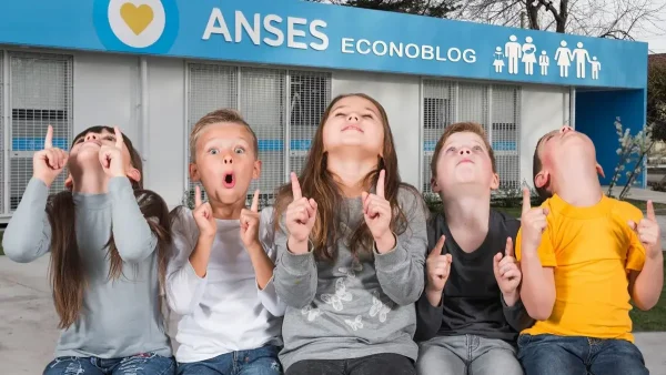 Niños de la AUH y del SUAF en Anses