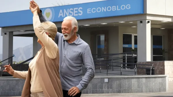 Jubilados bailando en Anses