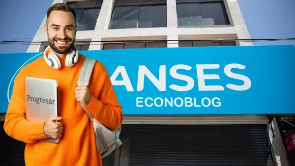 Estudiante de Becas Progresar parado en Anses