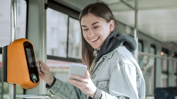Pagando el colectivo