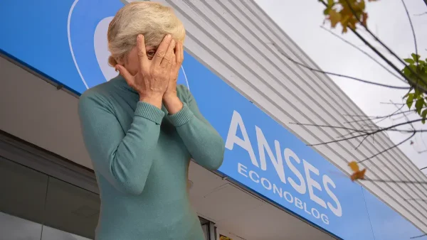 Jubilada triste en Anses