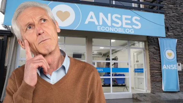Jubilado pensando frente a Anses