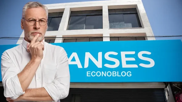 Jubilado pensando frente a la Anses