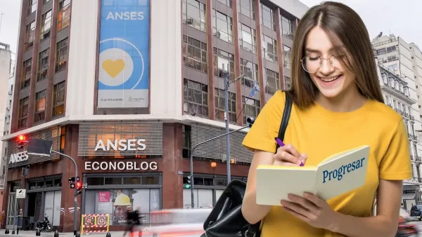 Estudiante en Anses con libro de Progresar