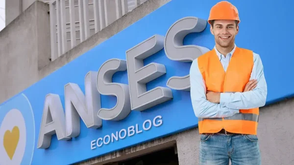 Trabajador parado frente a Anses