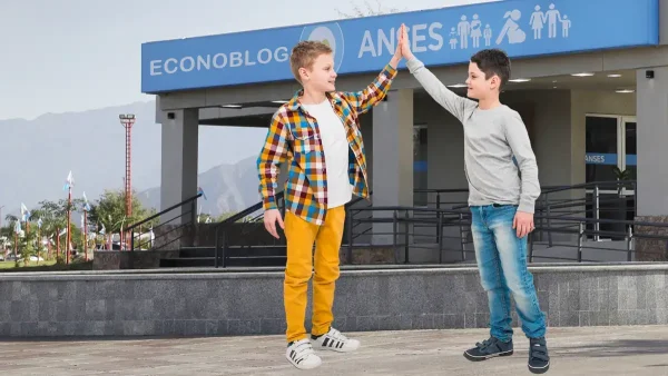 Chichos del SUAF y AUH en Anses