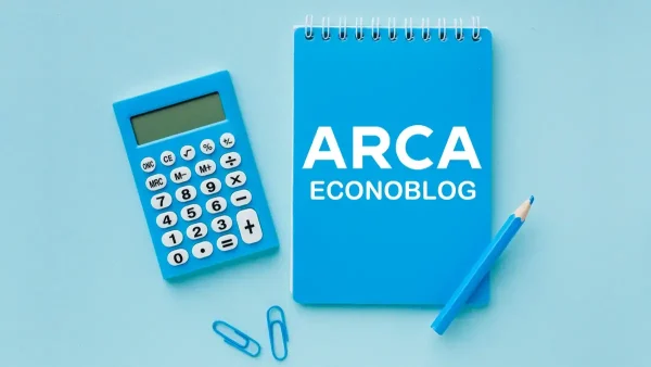 Calculadora junto a cuaderno de ARCA