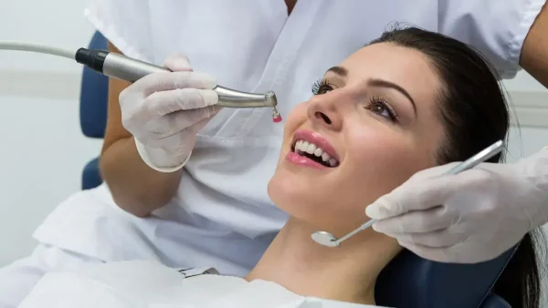 Paciente recibiendo atención odontológica