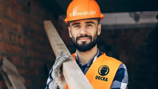 Trabajador de la construcción con ropa de Uocra