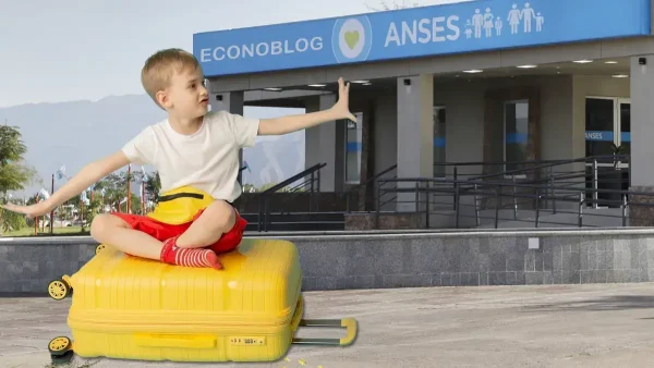 Niño de AUH o SUAF con valija en Anses