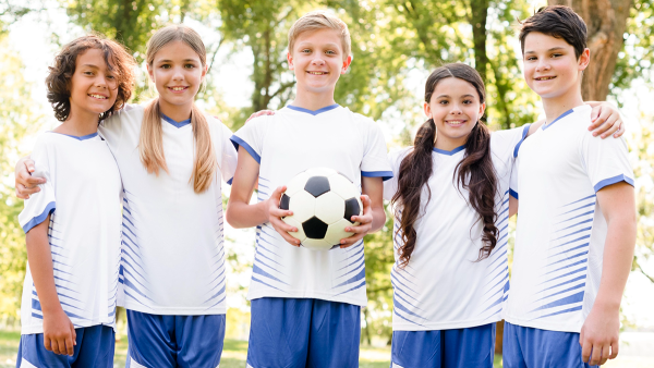 Quipo de fútbol de niños