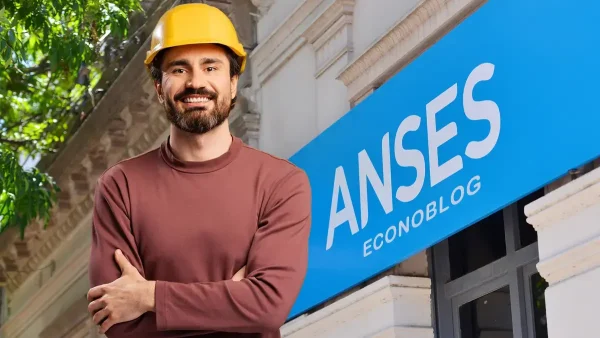 Trabajador con casco en Anses