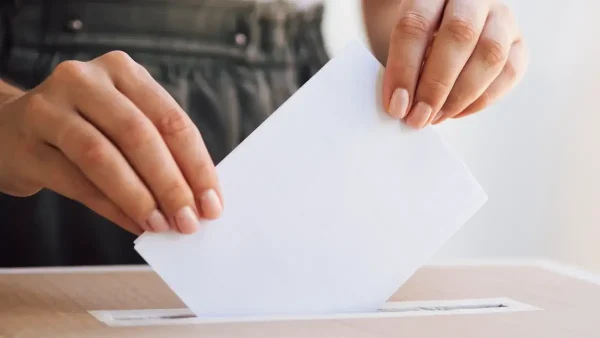 Votando en las elecciones