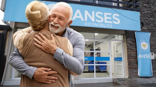Abrazo de jubilados en Anses