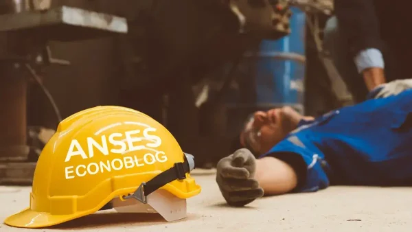 Accidente de trabajador con casco de Anses