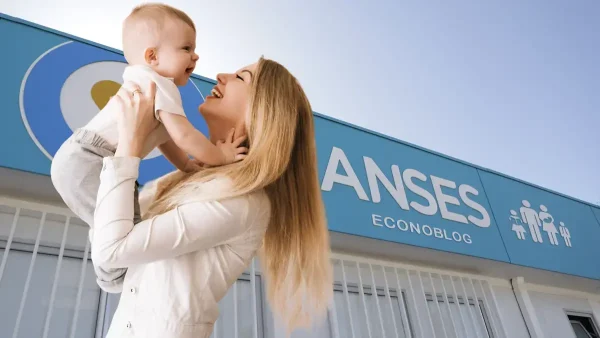 Bebé de la AUH frente a Anses