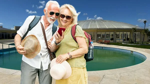 Jubilados haciendo turismo