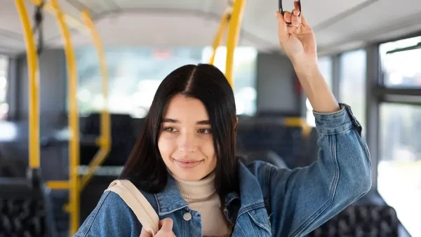 Estudiante en el colectivo