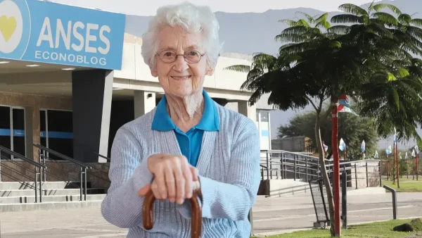 Jubilada de Anses con bastón