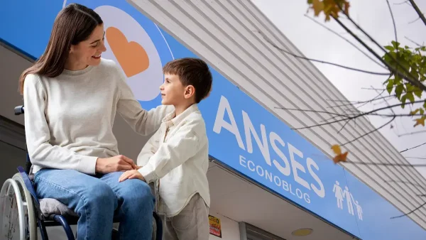 Titular de PNC y SUAF con su hijo en Anses