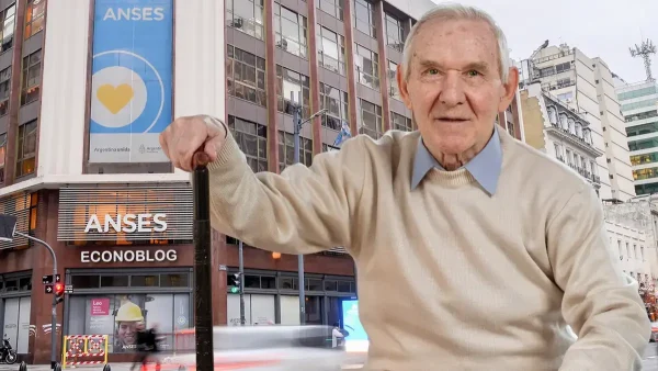 Jubilado con bastón en Anses