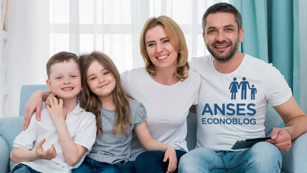 Familia con remera de Anses para SUAF