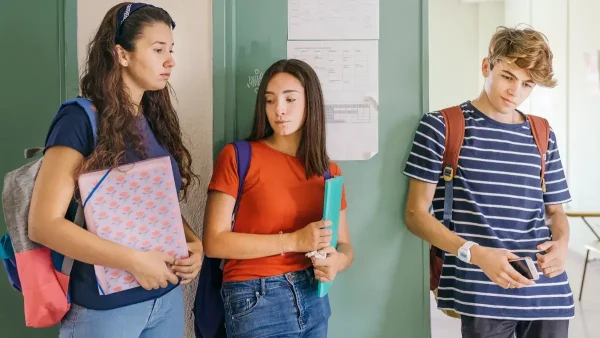 Estudiantes preocupados en la escuela