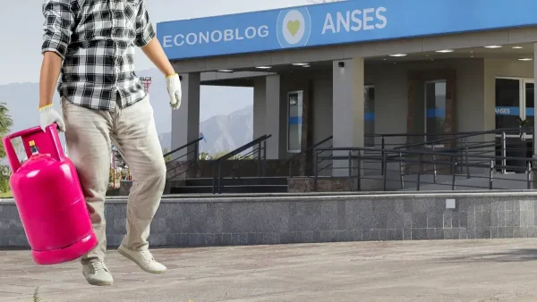 Llevando una garrafa en Anses