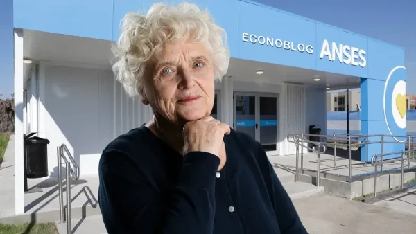 Jubilada pensando frente a Anses