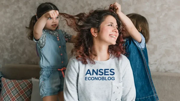 Madre con ropa de Anses