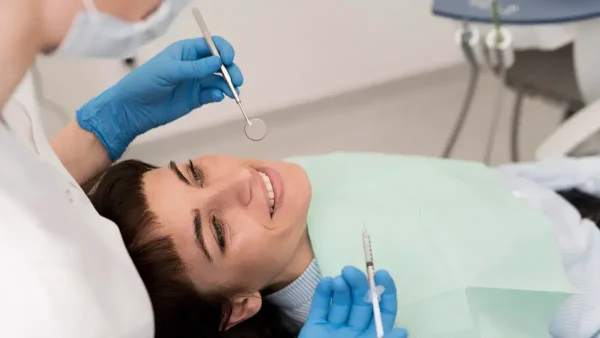 Odontóloga con paciente