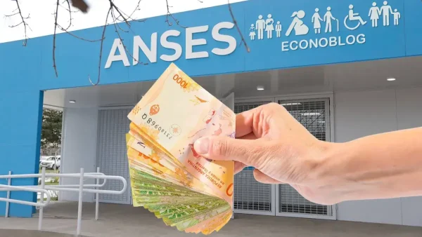 Mano con pesos en Anses