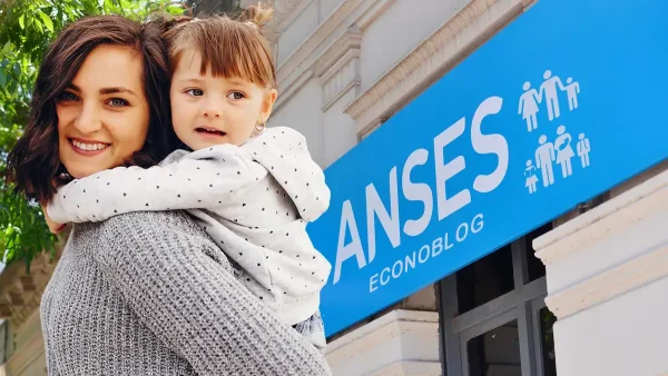 Madre del SUAF o AUH en Anses