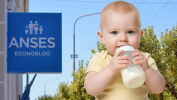 Bebé de la AUH tomando leche en Anses