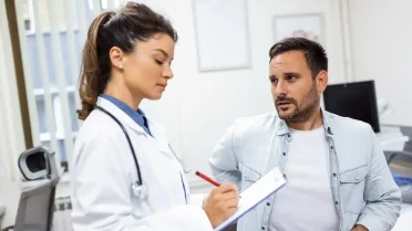 Doctora con su paciente