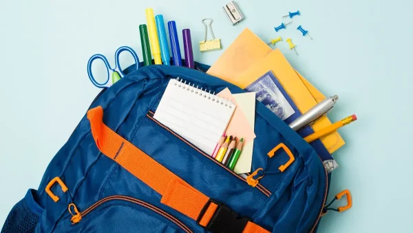 Mochila con útiles escolares