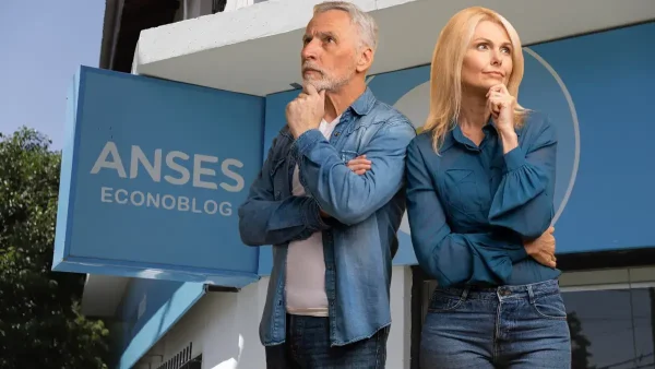 Jubilados pensando en Anses