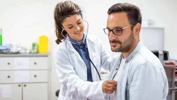 Doctora con su paciente