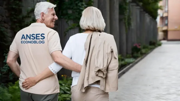 Jubilados con remera de Anses